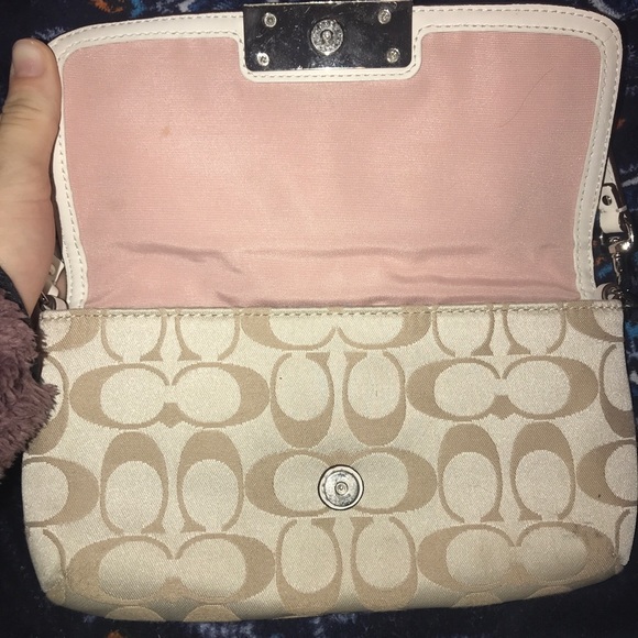 COACH Mini Pocketbook π - Picture 2 of 4